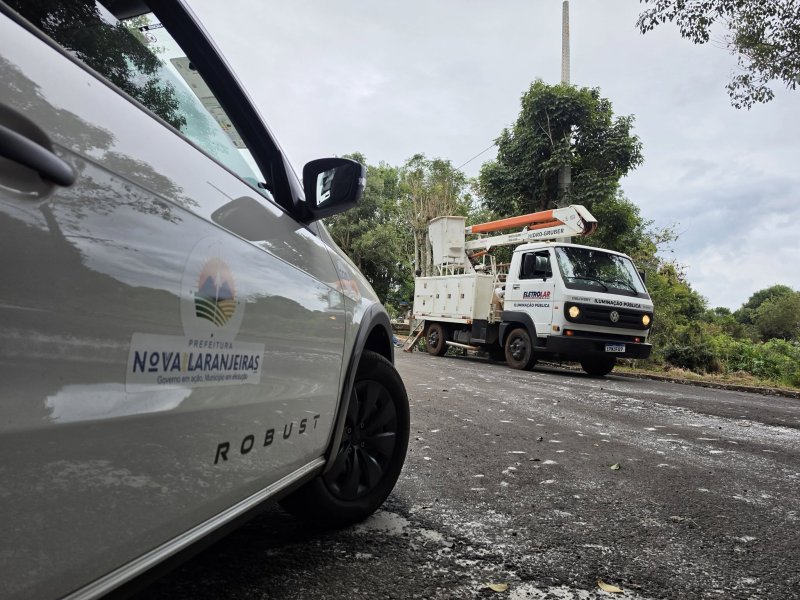 Secretaria de Obras realiza manutenção da iluminação pública em Nova Laranjeiras.